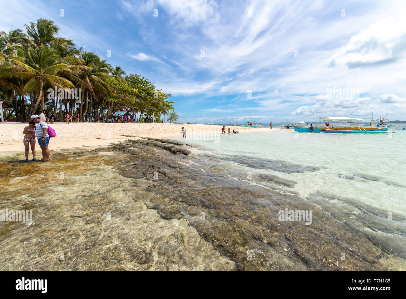 Apr 27, 2019 la barca in attesa per i turisti a Guyam isola, Siargao , Filippine Foto Stock