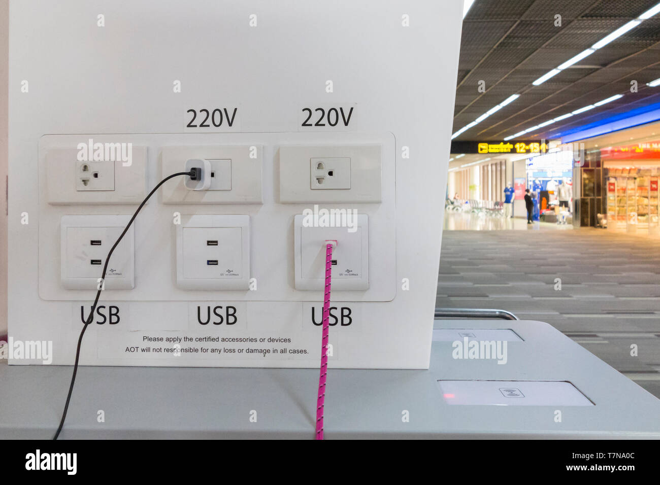 Libera i dispositivi elettronici della stazione di ricarica, Thailandia Foto Stock