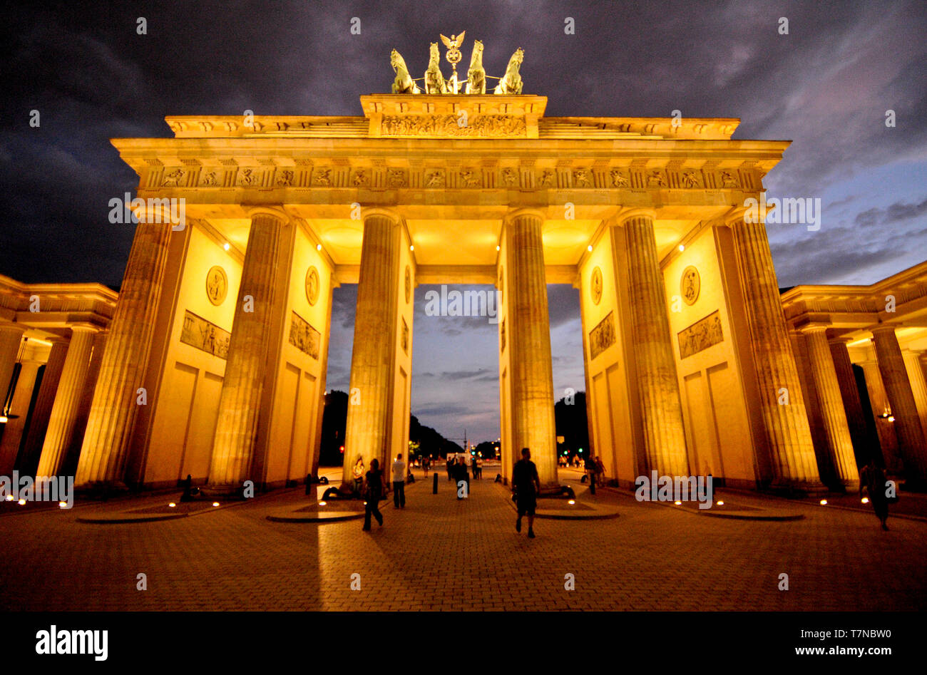Porta di Brandeburgo, Berlino al semaforo, Germania Foto Stock