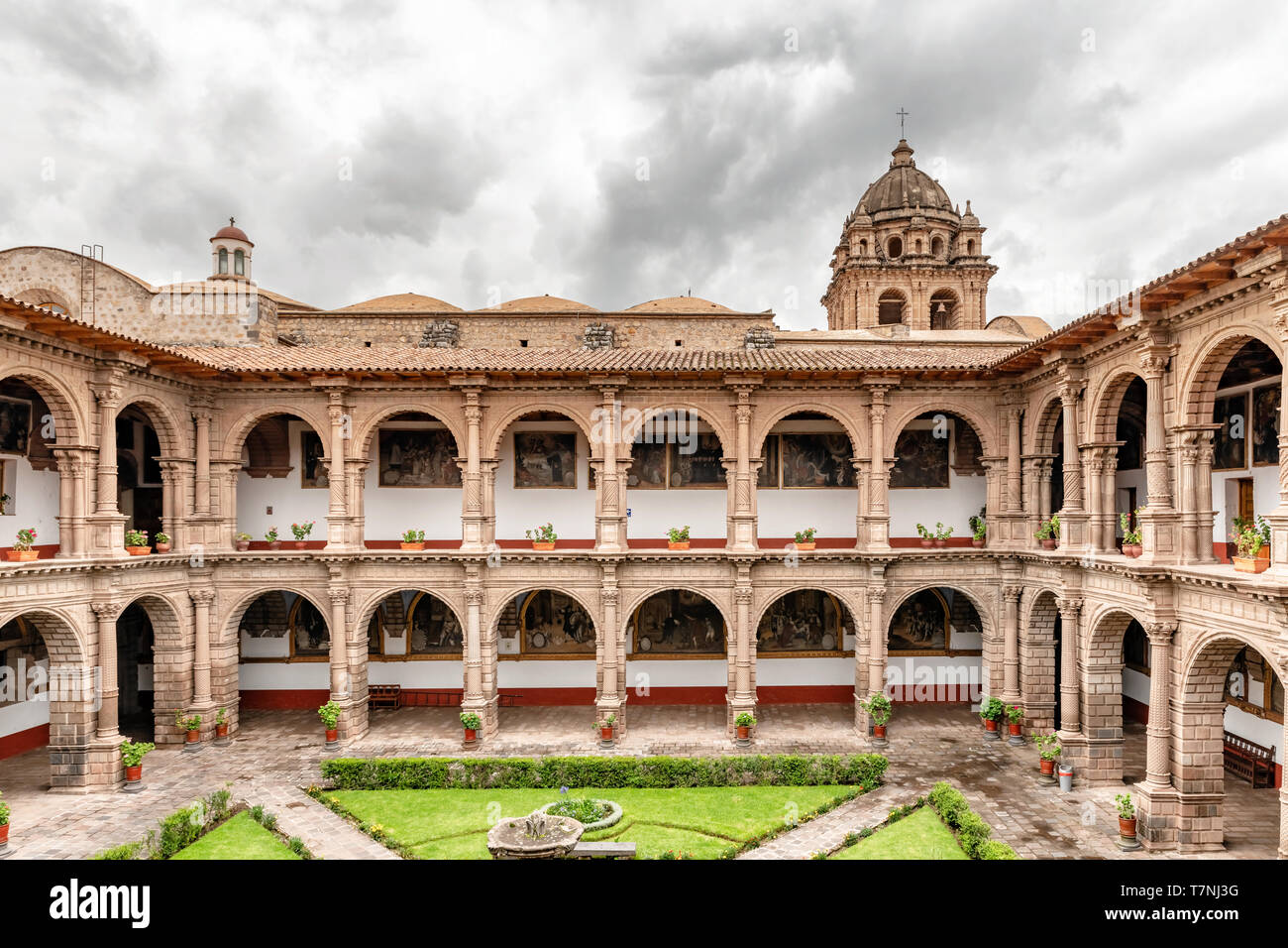 Cusco, Perù - Aprile 3, 2019: cortile del Convento dell Ordine di Nostra Signora della Misericordia situato in Plaza Espinar, nel centro storico della città di Cusco, Pe Foto Stock