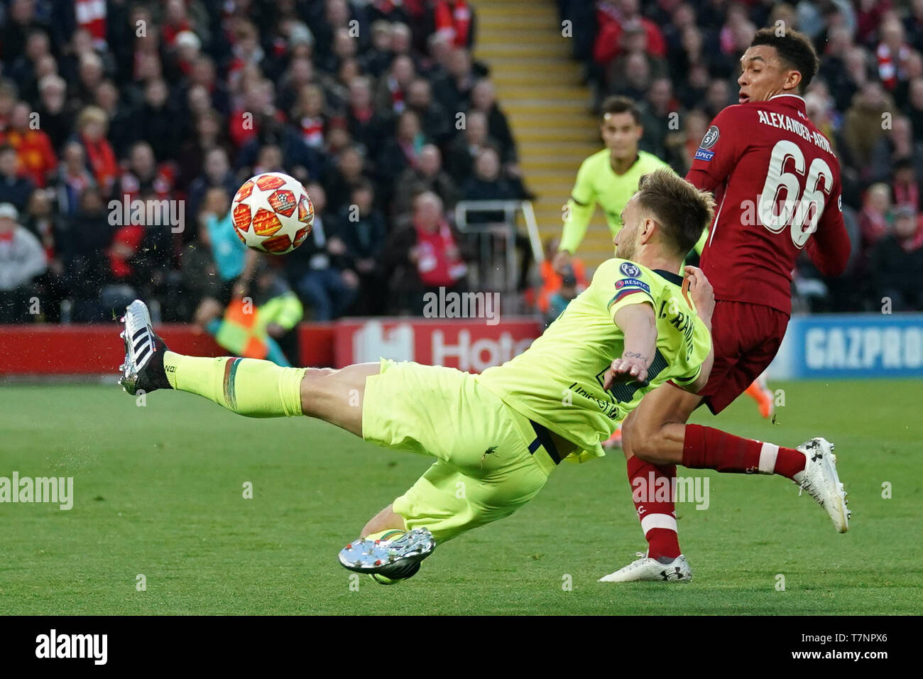 Barcellona è Ivan Rakitic attraversa la sfera 7 Mayl 2019 , Anfield Stadium, Liverpool, in Inghilterra; la UEFA Champions League Semi Finale, la seconda gamba, Liverpool FC vs FC Barcellona Credito: Terry Donnelly/news immagini Foto Stock