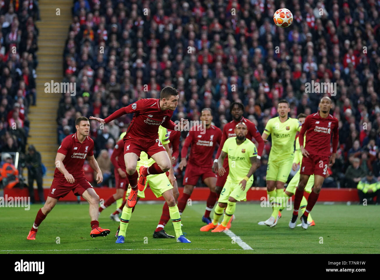 Liverpool di Andy Robertson cancella la sfera 7 Mayl 2019 , Anfield Stadium, Liverpool, in Inghilterra; la UEFA Champions League Semi Finale, la seconda gamba, Liverpool FC vs FC Barcellona Credito: Terry Donnelly/news immagini Foto Stock