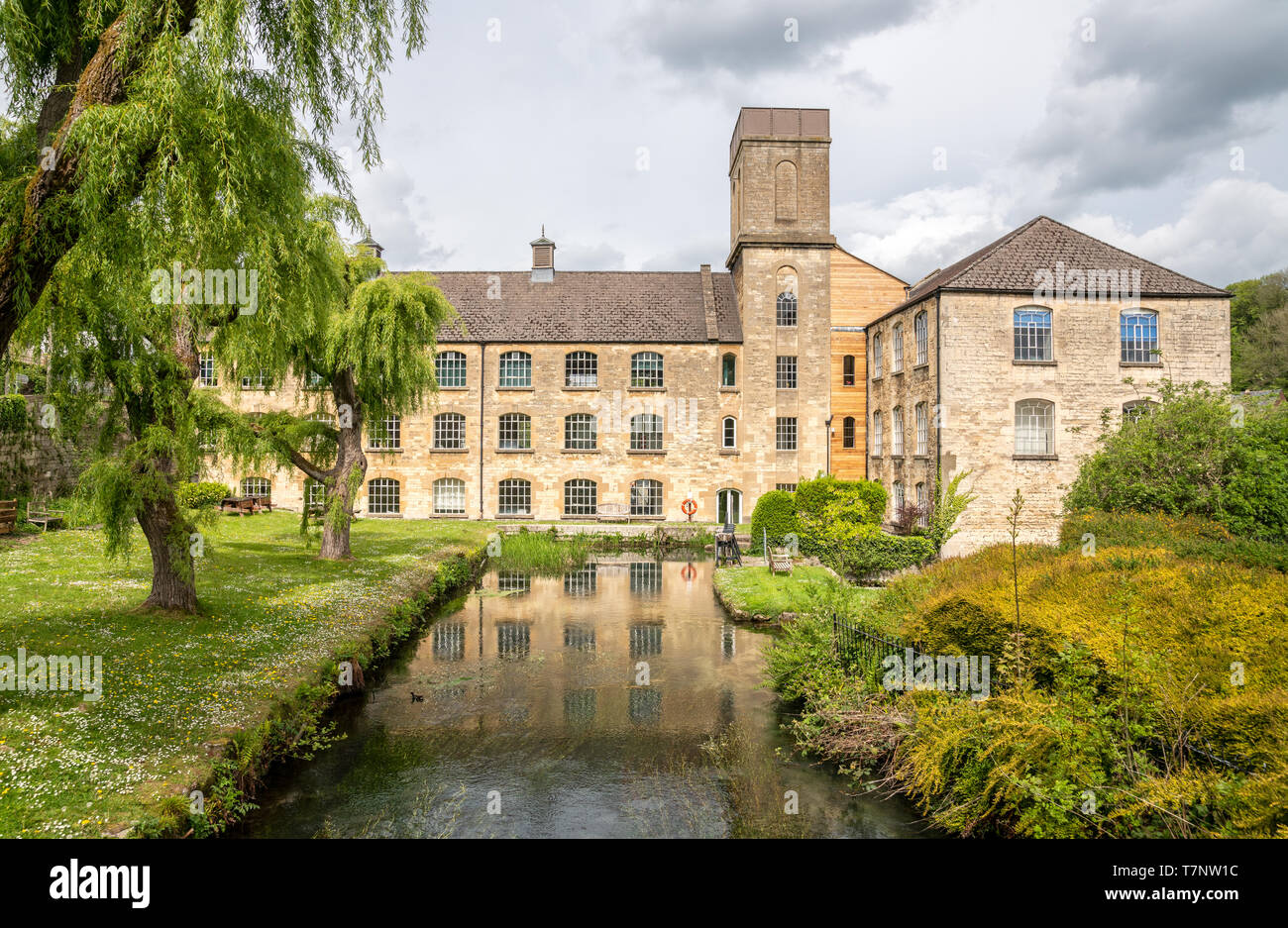 Porta Brimscombe Mill, costruita in pietra Mill complesso di inizio alla metà del XIX secolo la data, Stroud, il Costwolds, Regno Unito Foto Stock