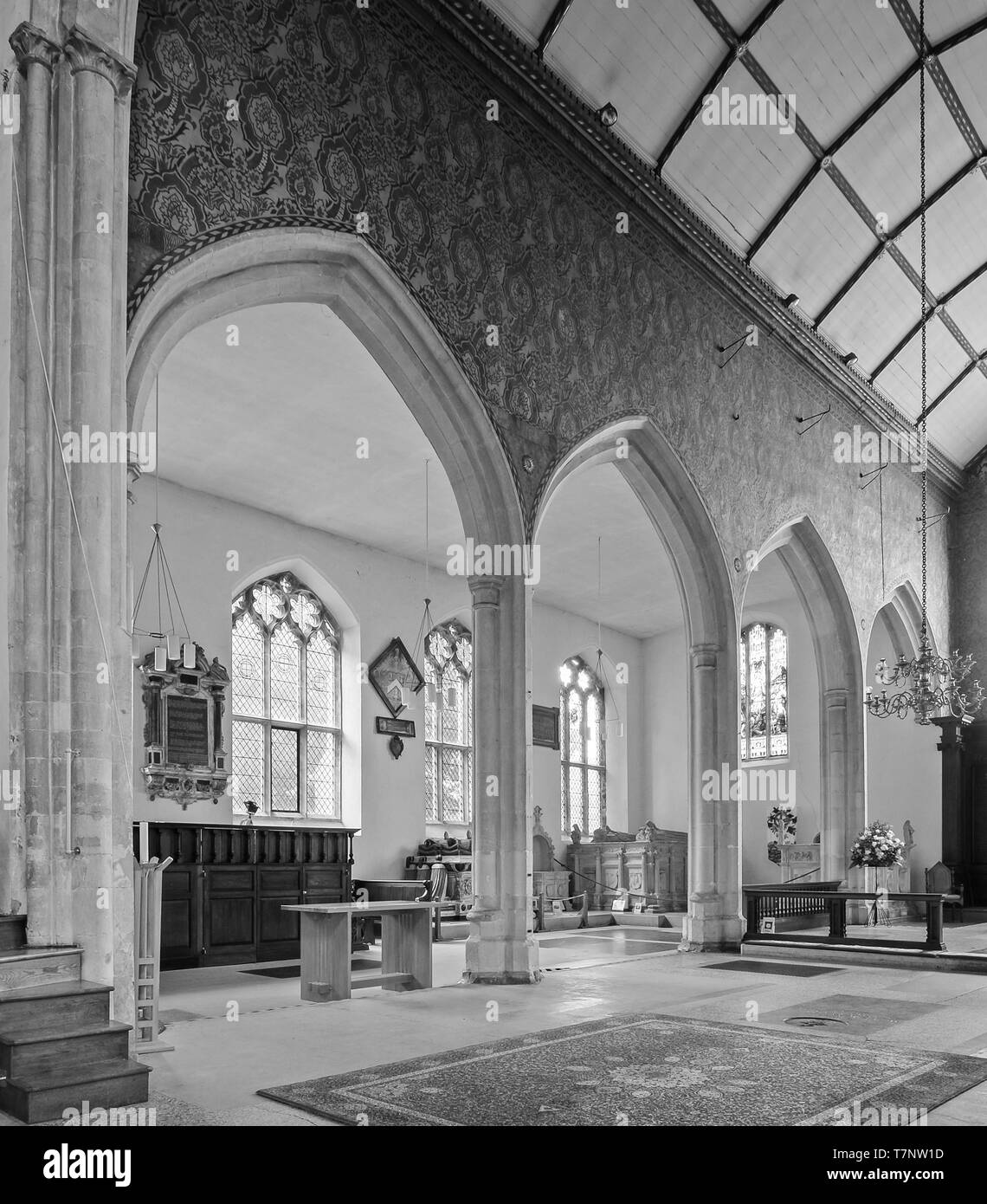 La chiesa di San Michele in Framlingham, Suffolk, con vetrate da Edward Schröder prima Foto Stock