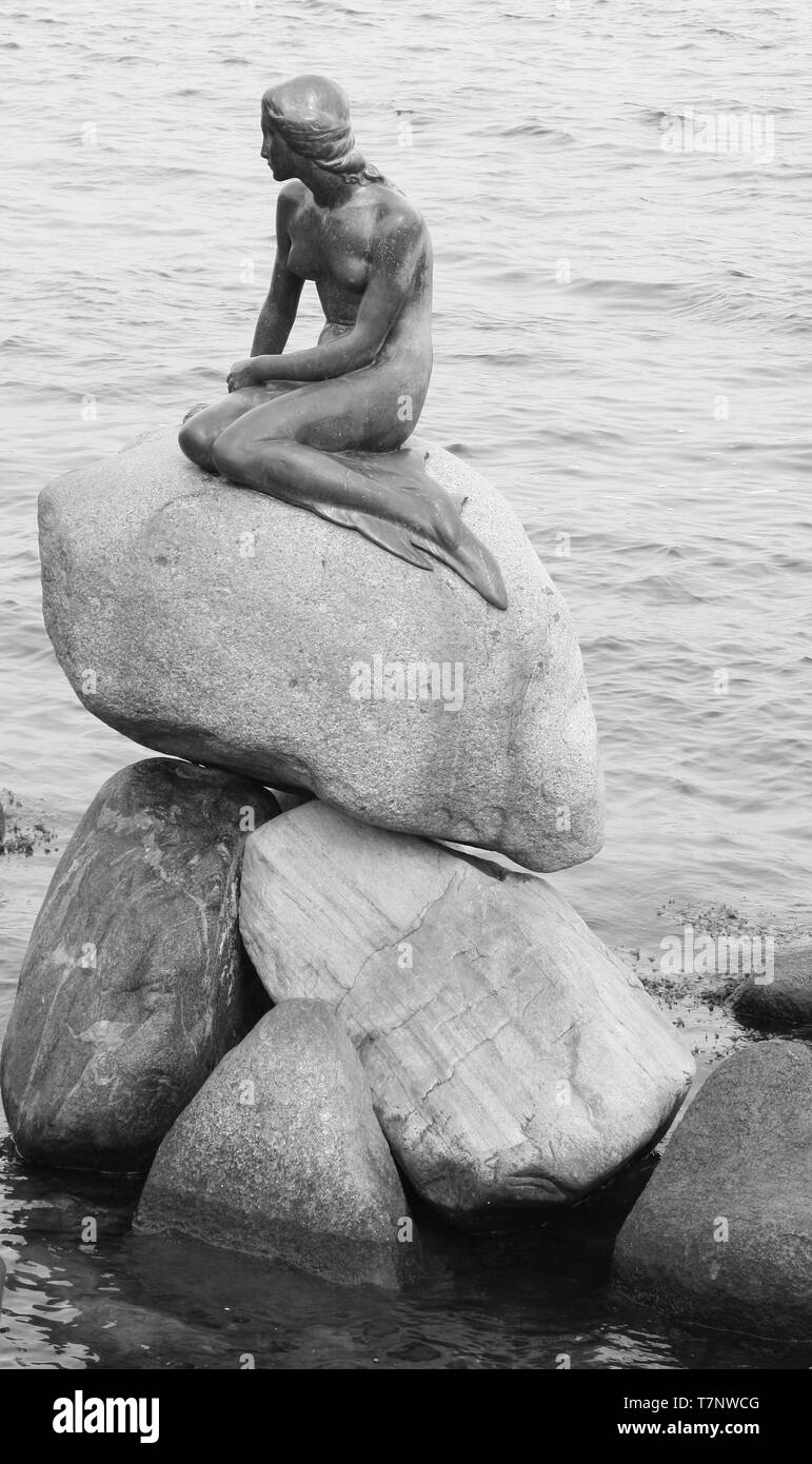 Mermaid nel porto di Copenhagen. Danimarca Foto Stock