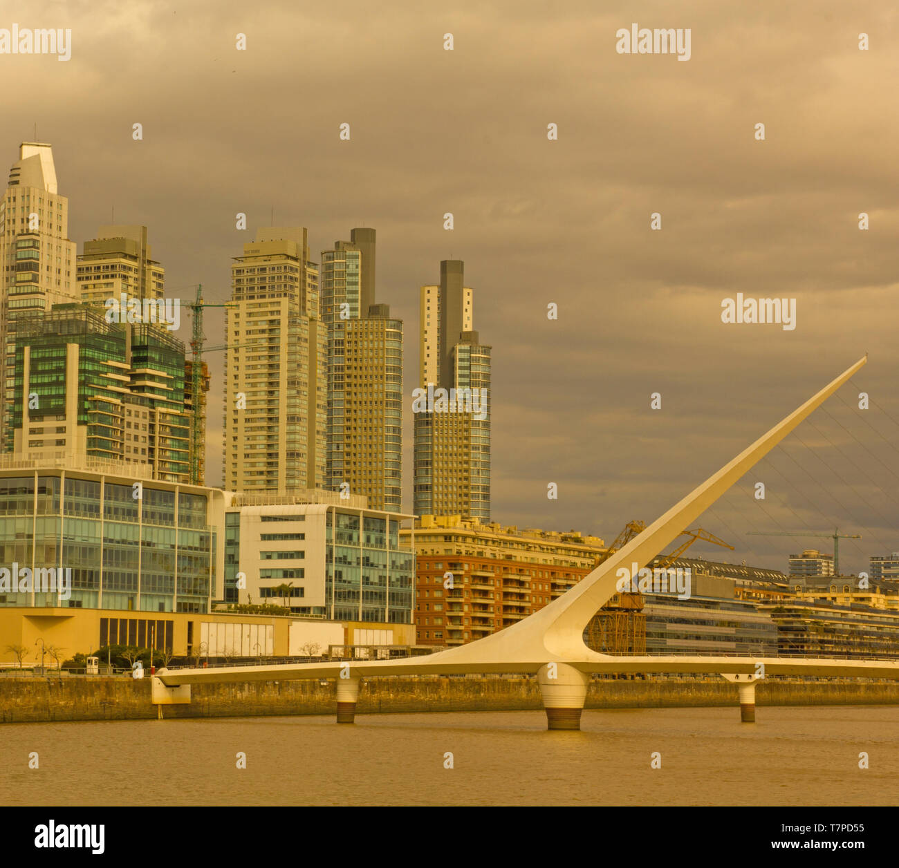 Vista della zona del porto vecchio (Puerto Madero) dal tramonto, Buenos Aires, Argentina Foto Stock