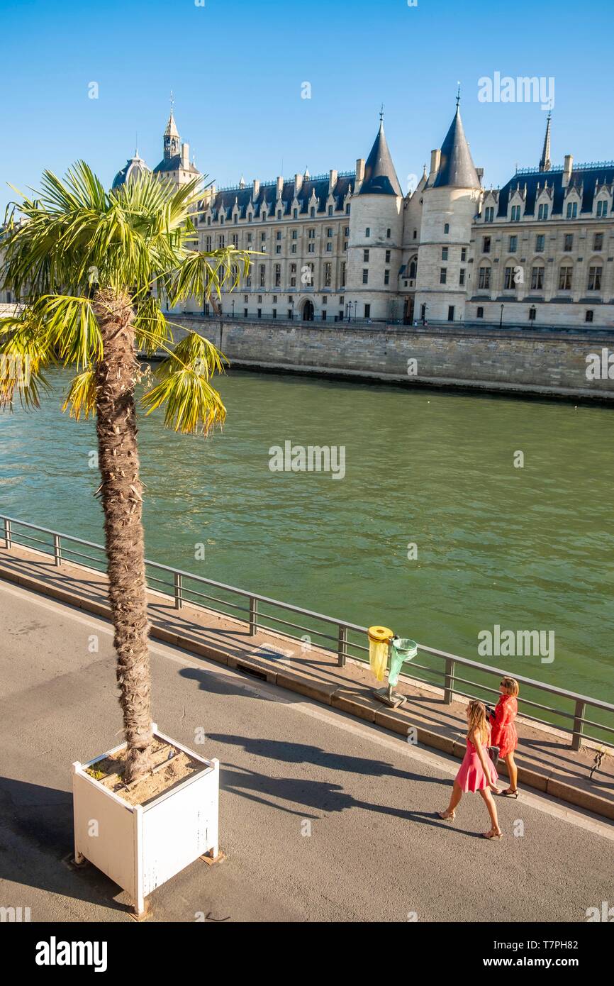 Francia, Parigi, le rive della Senna classificati dall'Unesco, Parigi Beach e la Conciergerie Foto Stock