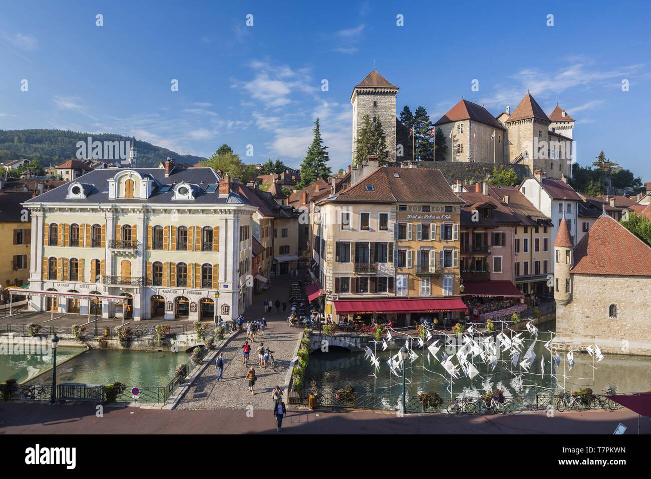 Francia, Haute Savoie, Annecy, la città vecchia, il Musee Chateau (Castello Museo) vecchia città sul fiume Thiou banche, ex prigioni del Palais de l'Isle e Isola Quays Foto Stock