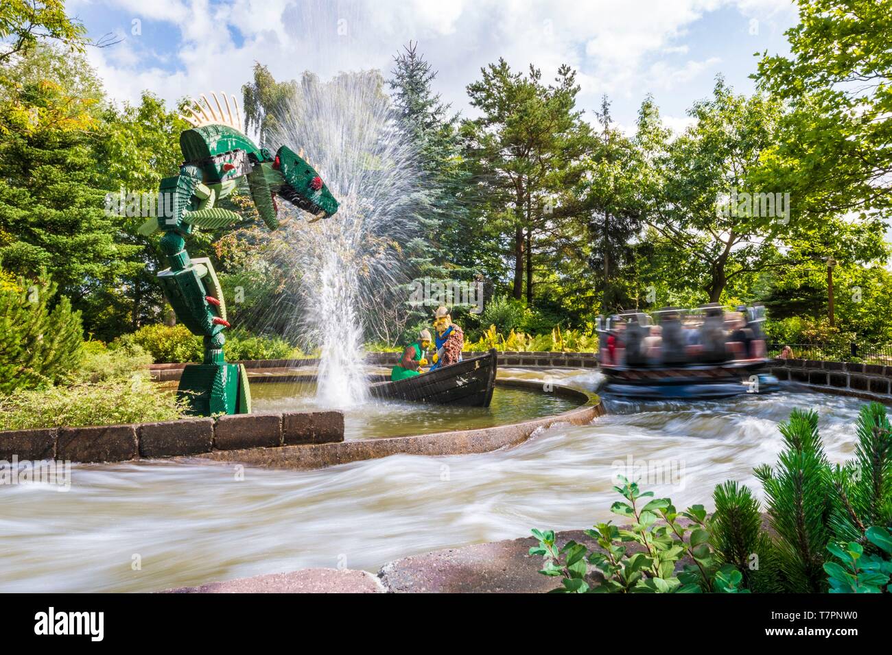 Danimarca, nello Jutland, Billund, LEGOLAND® Billund è il primo parco Legoland fondata nel 1968, vicino alla sede della LEGO® Azienda (il termine Lego è derivata dalla gamba danese godt significato gioca bene), è costituito dalle seguenti aree: Miniland, Legoredo Town, zona di immaginazione, qui il Viking Fiumi in Cavalieri' unito, DUPLO Land, pirata Land, Lego City, Dino Island, città del divertimento, avventura Land, Lego X-Treme, traffico, Regno dei faraoni, terra dei vichinghi, Foto Stock