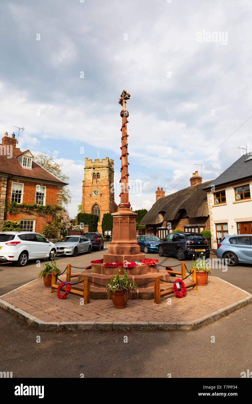 Dunchurch Thurlaston e Memoriale di guerra nella piazza del villaggio di Dunchurch, vicino a Rugby, Warwickshire, West Midlands, Inghilterra Foto Stock