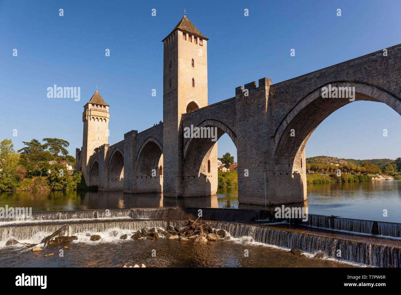 Francia, Lot, Quercy, Cahors, Il Valentre ponte sopra il fiume Lot, datato XIV secolo, sulla lista del patrimonio mondiale dell UNESCO Foto Stock
