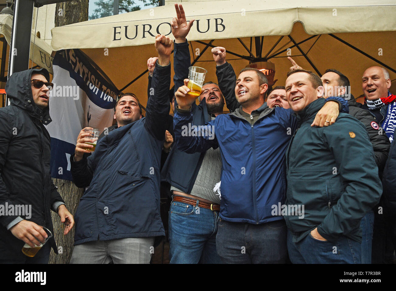 Tottenham Hotspur fans in Piazza Dam, Amsterdam, precedendo la UEFA Champions League Semi Finale, la seconda gamba corrispondono a Johan Cruijff ArenA, Amsterdam. Foto Stock