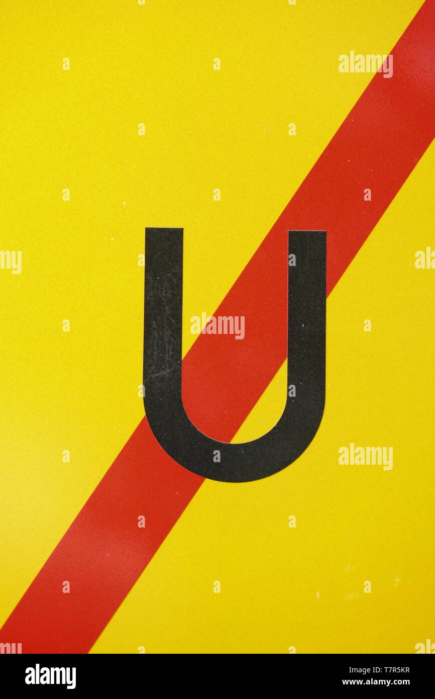 Umleitung Verkehrsschild aufgehoben, Durchgestrichen, Deutschland, Europa Foto Stock