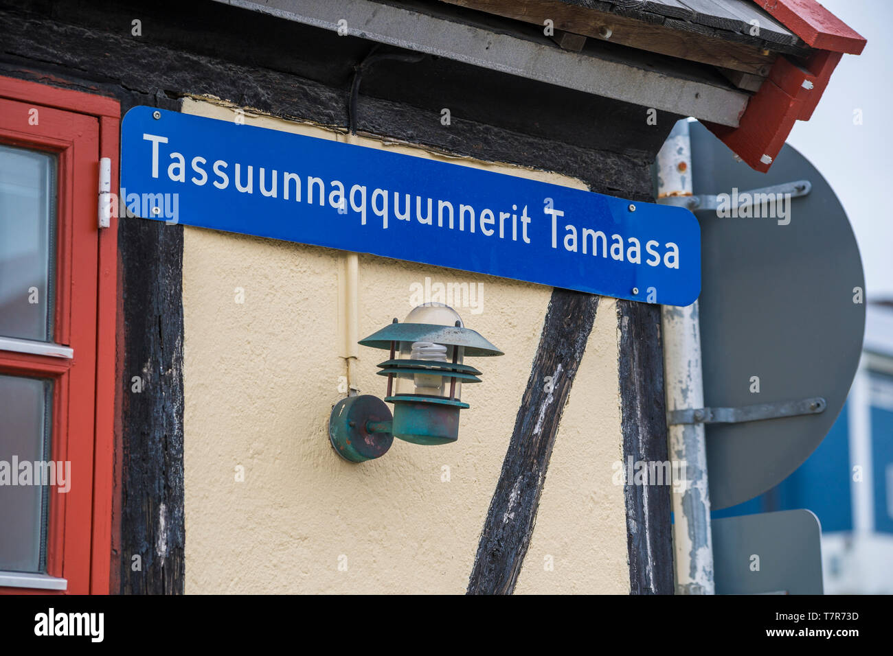 Tassuunnaqquunnerit Tamaasa, strada segno, Qaqortoq, Groenlandia. Tassuunnaqquunnerit Tamaasa tranlates-a-"penso a te ogni volta che passa dall' Foto Stock