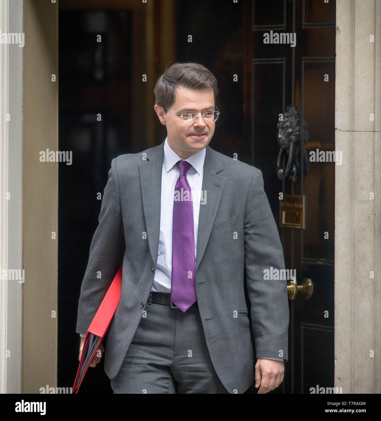 Il 7 maggio 2019. James Brokenshire, Segretario di Stato per l'alloggiamento, la Comunità e il governo locale lascia Downing Street dopo settimanale di riunione del gabinetto. Foto Stock