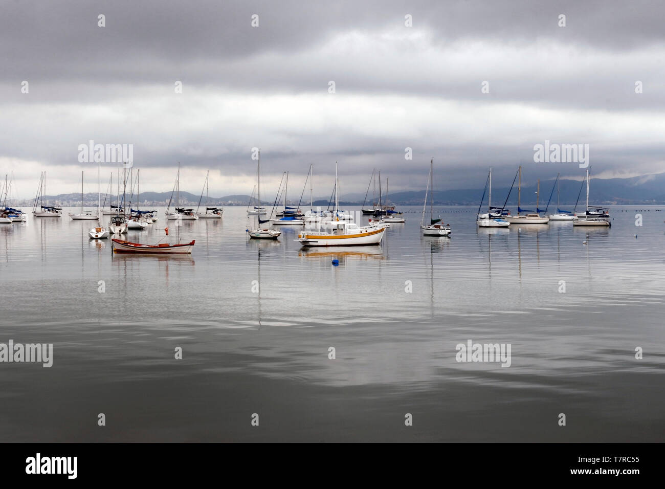Questa è la vista dell'orizzonte - delle più di 40 spiagge dell'isola di Florianopolis, nel sud del Brasile Foto Stock