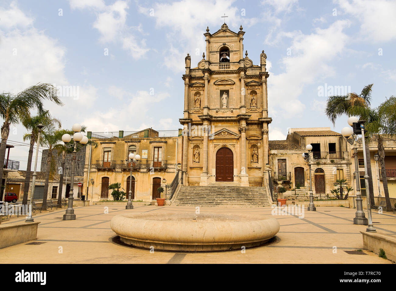 Vista esterna della Chiesa del Carmine in Floridía, Provincia di Siracusa, Italia. Foto Stock