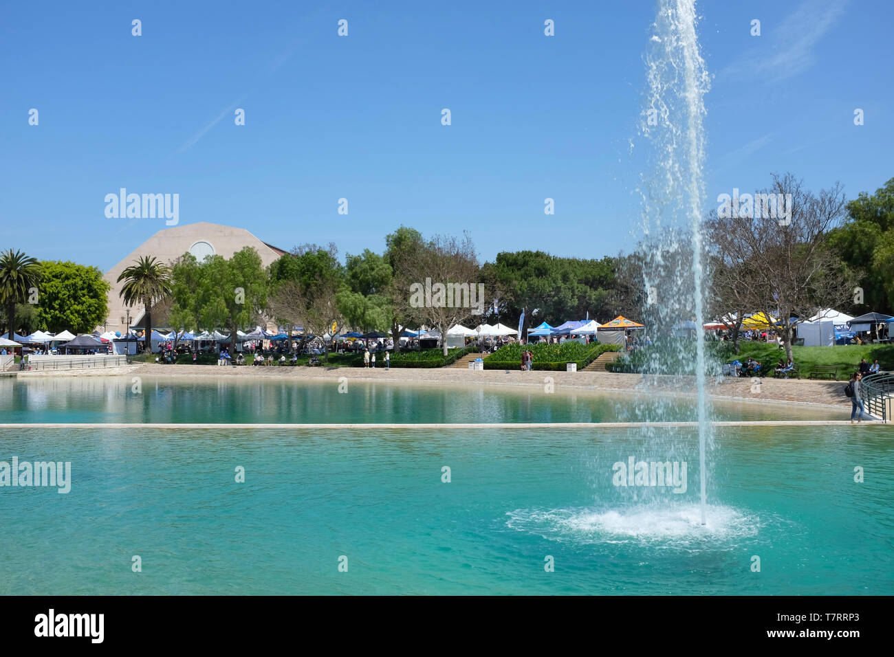 ALISO Viejo, California, 4 maggio 2019: Pace Lago Fontana al Soka University con stand durante il Festival Internazionale. Foto Stock