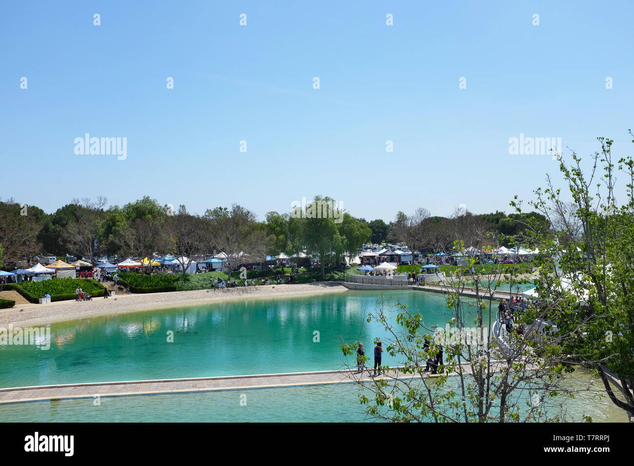 ALISO Viejo, California, 4 maggio 2019: La pace del lago alla Soka University con stand durante la diciottesima edizione del Festival Internazionale. Foto Stock