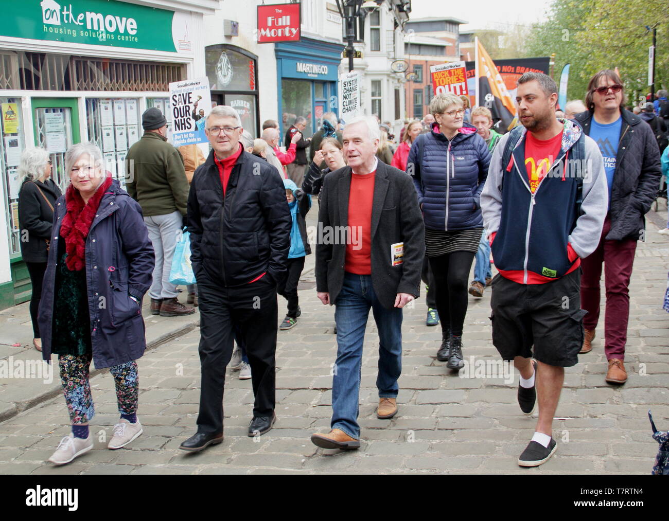 Chesterfield, Derbyshire, Regno Unito. Il 6 maggio 2019. John McDonnell, del partito laburista britannico del candidato e di ombra il Cancelliere dello Scacchiere annuale sul Chesterfield può parata del giorno prima di parlare al rally che è stata sostenuta da sindacati compresi i TUC e ASLEF. Altri altoparlanti inclusi manodopera MP per Chesterfield, Toby Perkins Foto Stock