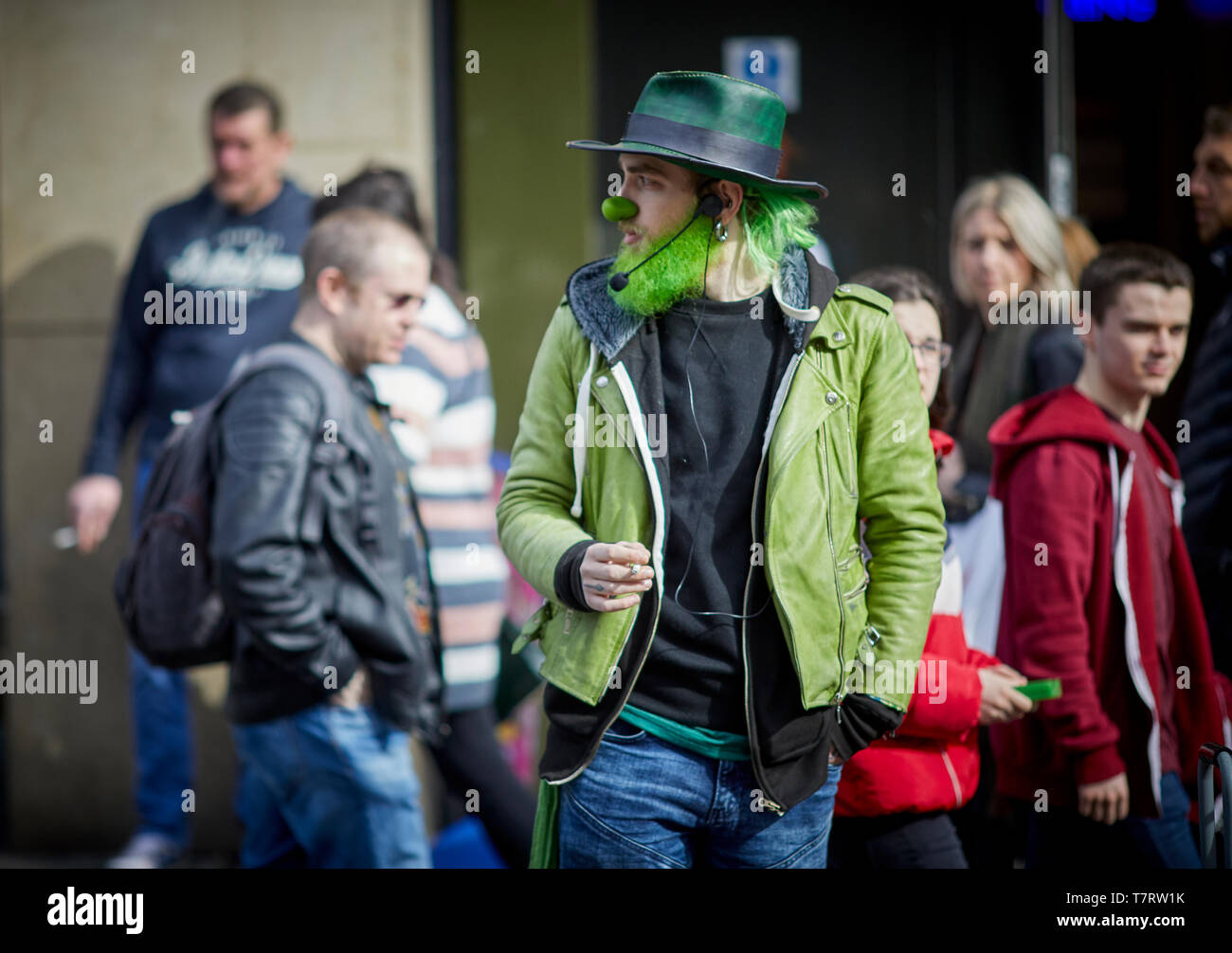Newcastle upon Tyne, naso verde busker Foto Stock