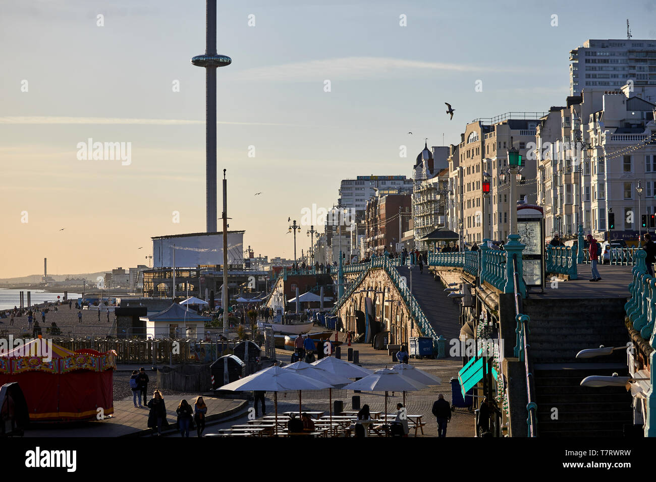 Gli alberghi che si trovano sulla spiaggia di Brighton parte anteriore Foto Stock