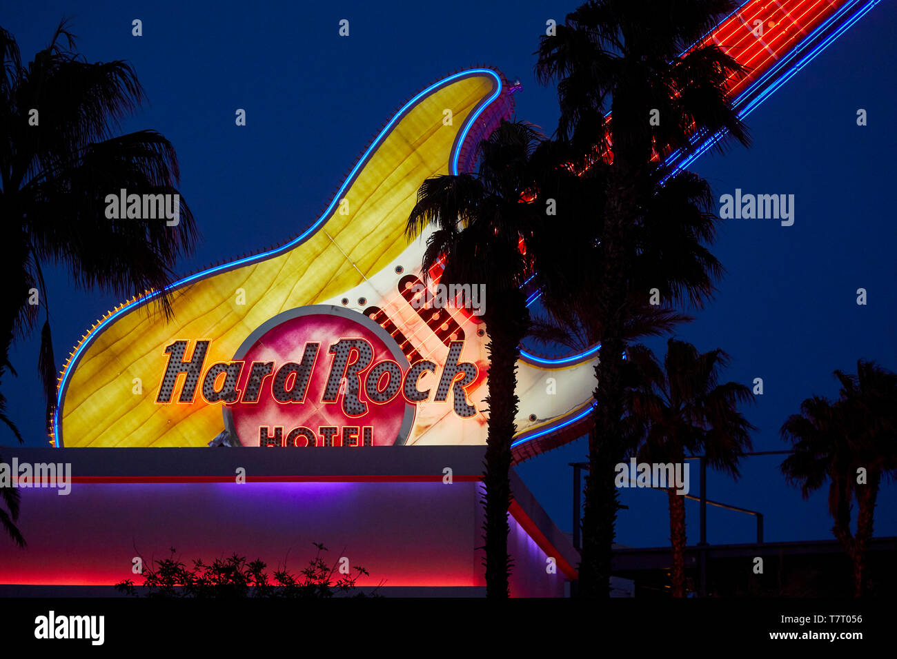 Las Vegas, Paradiso, Nevada USA, Hard Rock Hotel grande neon di chitarra che non ha il tetto di notte Foto Stock