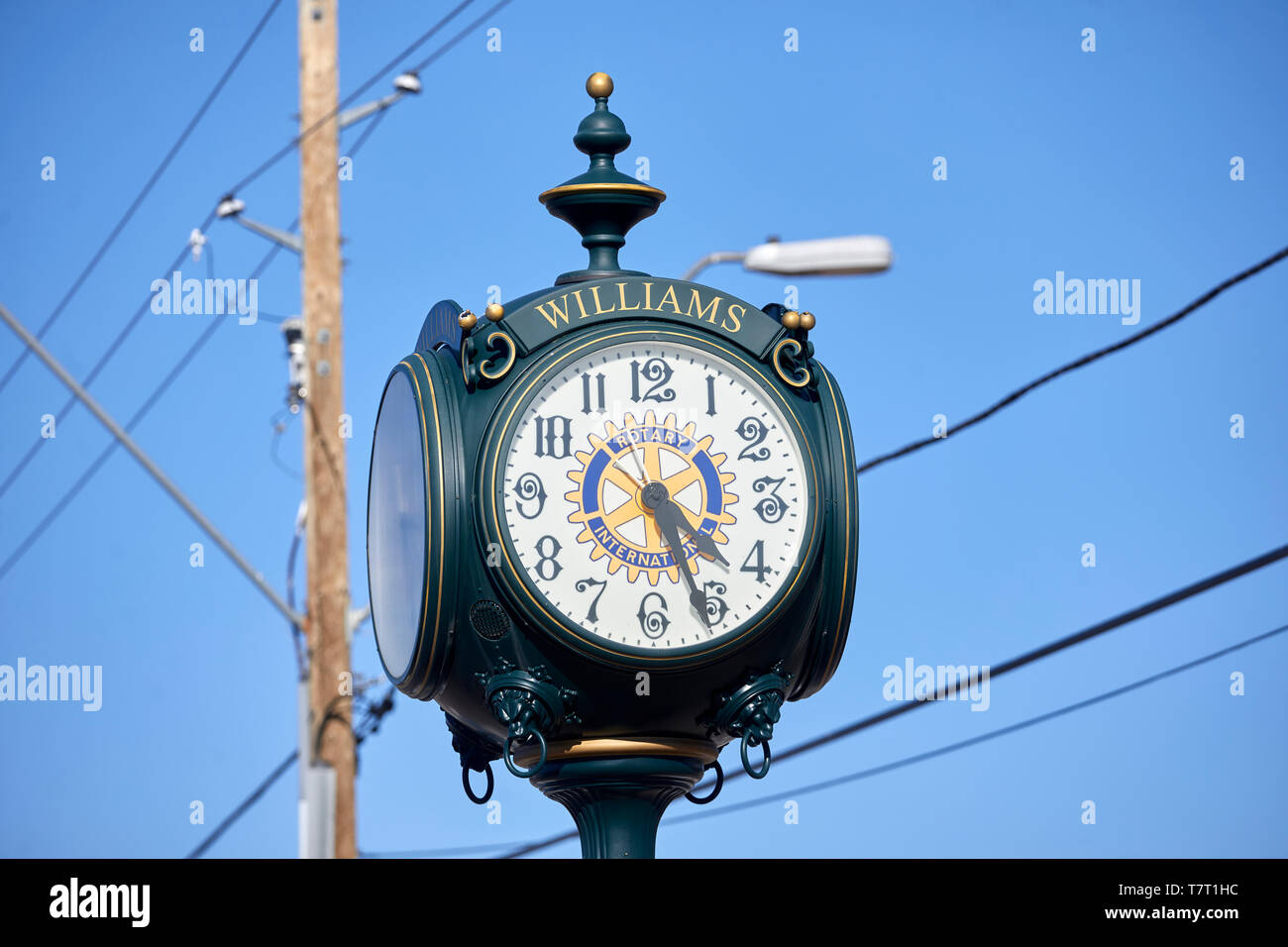 La storica Route 66 città Williams, Rotary International ornati di orologio della città Foto Stock