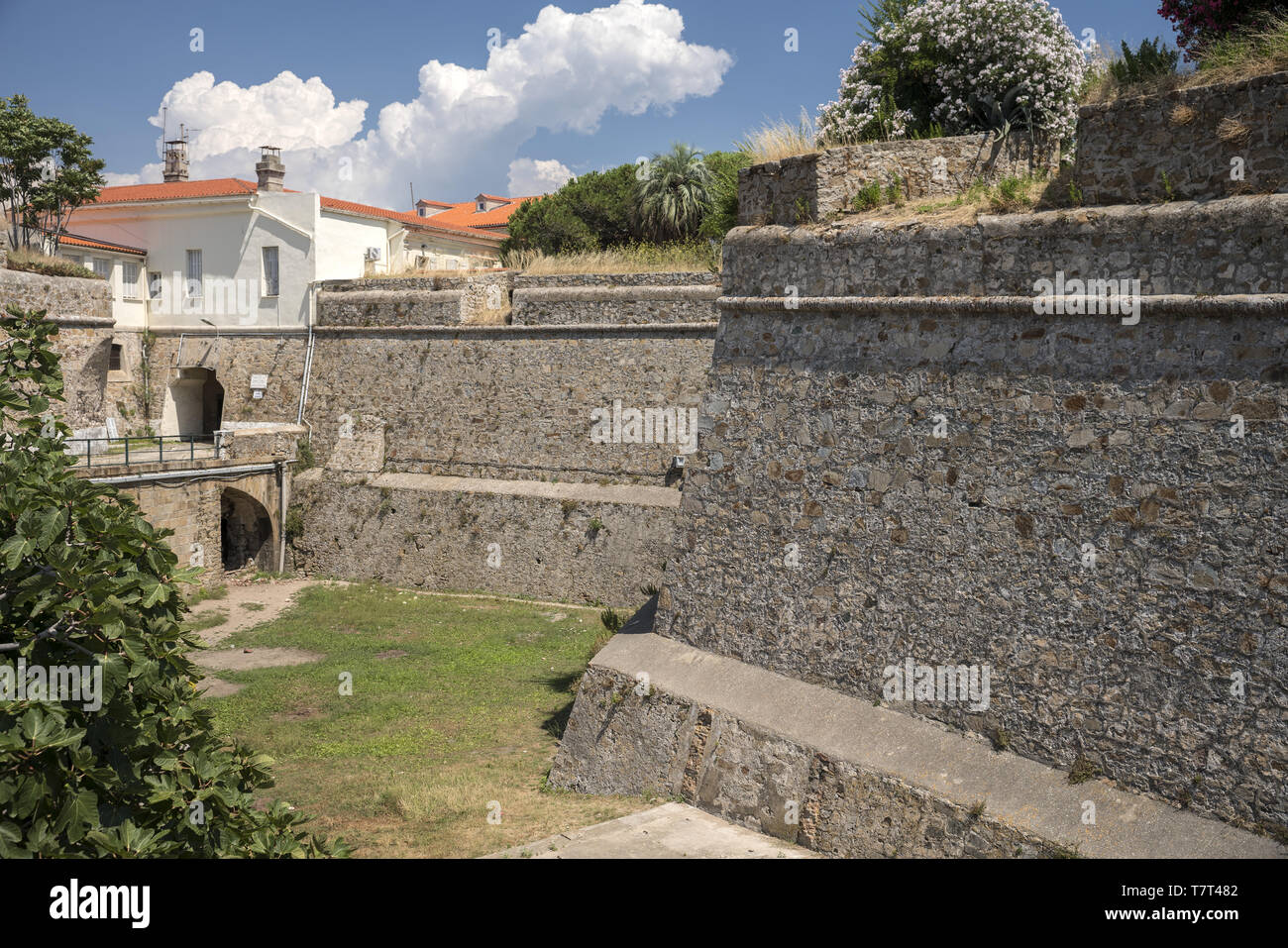 Vecchie fortificazioni in Ajaccio. Alte Befestigungsanlagen in Ajaccio. Fissare fortyfikacje w Ajaccio. Foto Stock