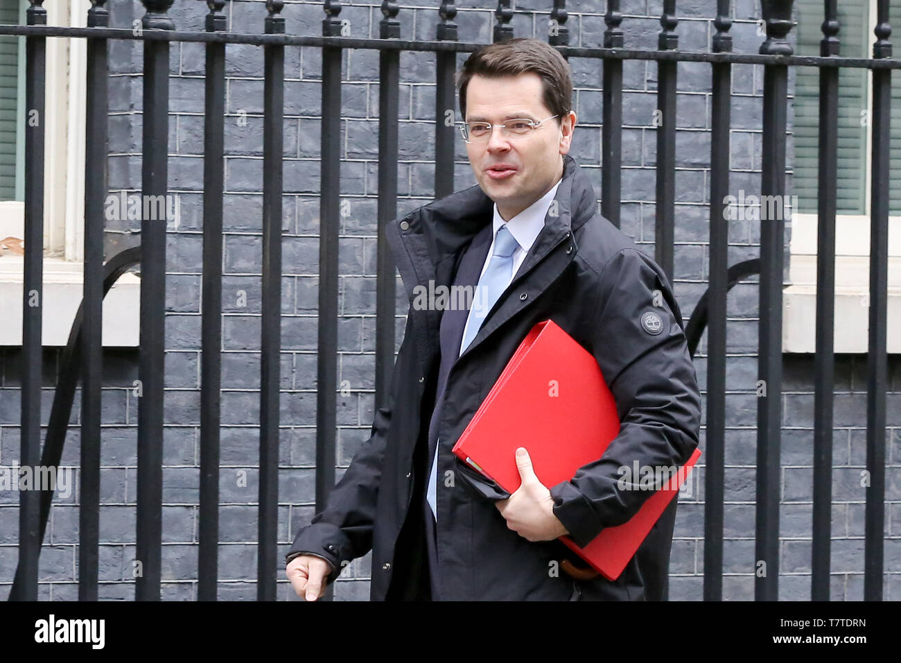 Marzo 19, 2019 - Londra, UK, Regno Unito - europee Segretario James Brokenshire visto in Downing Street..Il 14 giugno 2017, un incendio scoppiato nel 24 piani Grenfell a torre di appartamenti nel Nord di Kensington, Londra ovest dove 72 persone sono morte e più di 70 altri sono stati feriti e 223 persone sfuggite..Il governo del Regno Unito per finanziare una stima di â€200 milioni di euro per la sostituzione del pericoloso Grenfell stile sul rivestimento intorno 170 alto edificio residenziale privato edifici dopo edificio privato proprietari non è riuscito a prendere provvedimenti. Europee Segretario James Brokenshire detto inazione dalla creazione di proprietari avevano costringere Foto Stock