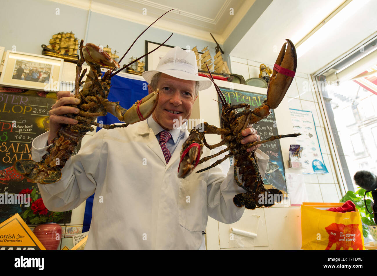 Edinburgh, Regno Unito. Il 9 maggio 2019. Scottish Liberal Democratici leader Willie Rennie e Scottish Liberal Democratici MEP candidato Sheila Ritchie segnerà la giornata dell'Europa lanciando il partito della campagna elettorale europea e dichiarare che ogni voto per i liberali democratici di queste elezioni è un voto per arrestare Brexit. Credito: Colin Fisher/Alamy Live News Foto Stock