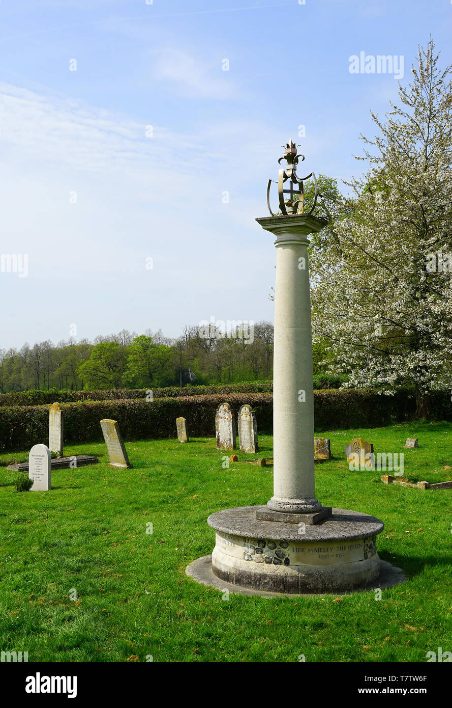 La regina madre al memoriale di san Paolo Chiesa di Walden, Hertfordshire Foto Stock