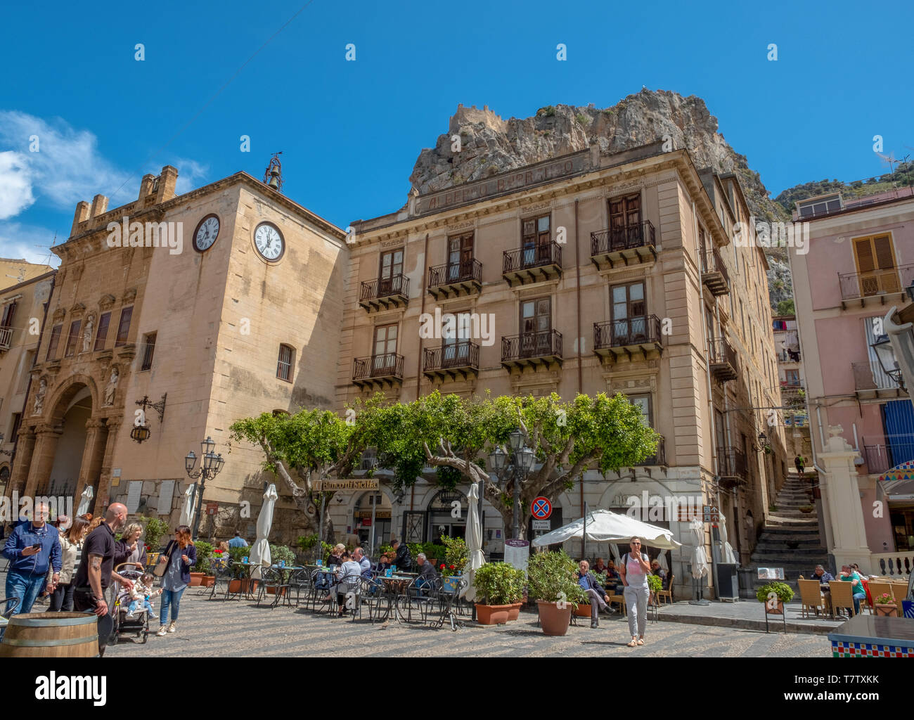 Piazza Garibaldi, Cefalù, Sicilia. Foto Stock