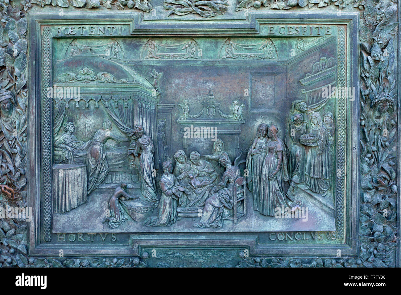 Dettaglio delle porte di bronzo del Duomo di Pisa Foto stock - Alamy