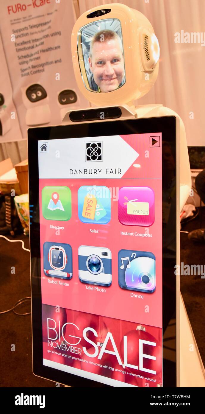 Futuro Robot un chiosco interattivo i robot di servizio sul display al CES, dimostrazione di retail pubblicità scheda sandwich di servizi, Las Vegas, STATI UNITI D'AMERICA Foto Stock Futuro Robot un chiosco interattivo i robot di servizio sul display al CES, dimostrazione di retail pubblicità scheda sandwich di servizi, Las Vegas, STATI UNITI D'AMERICA Foto Stock