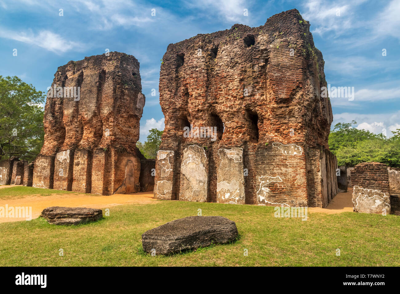 I suggestivi resti del palazzo reale a Polonnaruwa nel Nord provincia centrale di Sri Lanka. Foto Stock