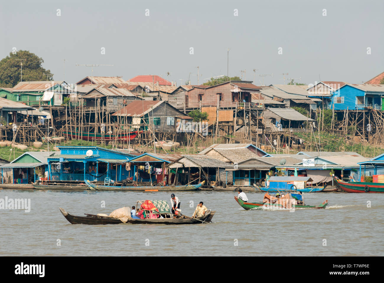 Cambogia, Kampong Chhnang, il fiume Tonle Sap, attività mattutina sul fiume Tonle Sap Foto Stock
