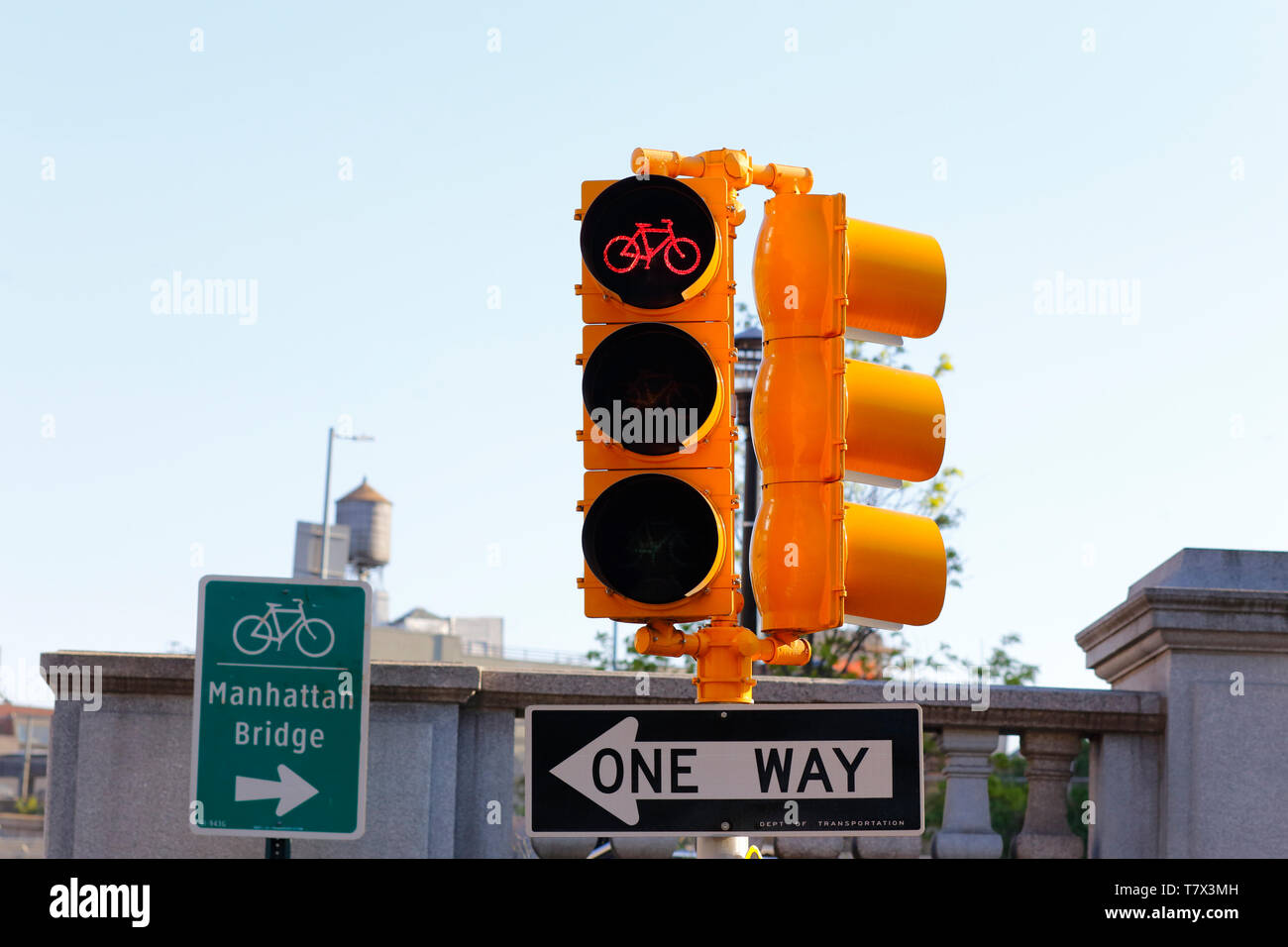 Un segnale rosso bicicletta semaforo Foto Stock