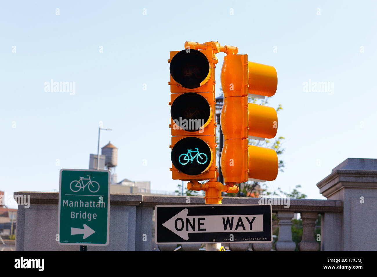 Un segnale verde noleggio semaforo Foto Stock