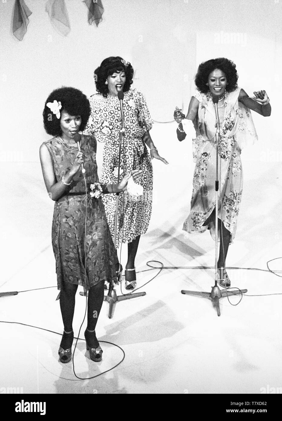 Hilversum, Paesi Bassi - ca 1975: American gruppo vocale Il Pointer Sisters poste in uno studio televisivo di Hilversum, Paesi Bassi nel 1975. (Foto di Gijsbert Hanekroot) Foto Stock