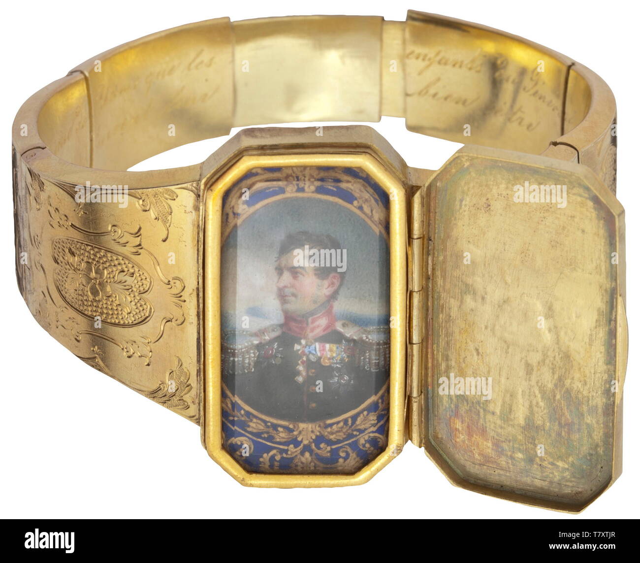 Un russo golden bracciale con ritratto in miniatura del tenente generale Georgy Arsenievich Emmanuel. La prima metà del XIX secolo. Finemente inciso e cesellato, il fermaglio con Maker's Mark "L.O' e finezza mark per '56' zolotniki. La superficie interna con incisa una scritta in cirillico 'J.E. 28 februar 1814 Vergouny' così come "C'est à la prise de Reims que les enfants du General Emmanuel doivent leur bien etre.' complementare con un contenitore con iscrizione Cyrilllic (tr) "chiave per la città di Reims" sul coperchio, entro la quale è la miniat, Additional-Rights-Clearance-Info-Not-Available Foto Stock