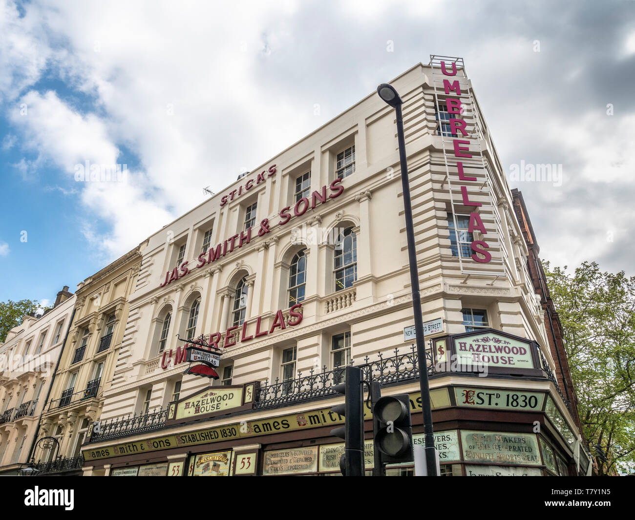 James Smith & sons shop ombrello, Il Grade ii Listed è un edificio in New Oxford Street, Londra, Regno Unito. Foto Stock