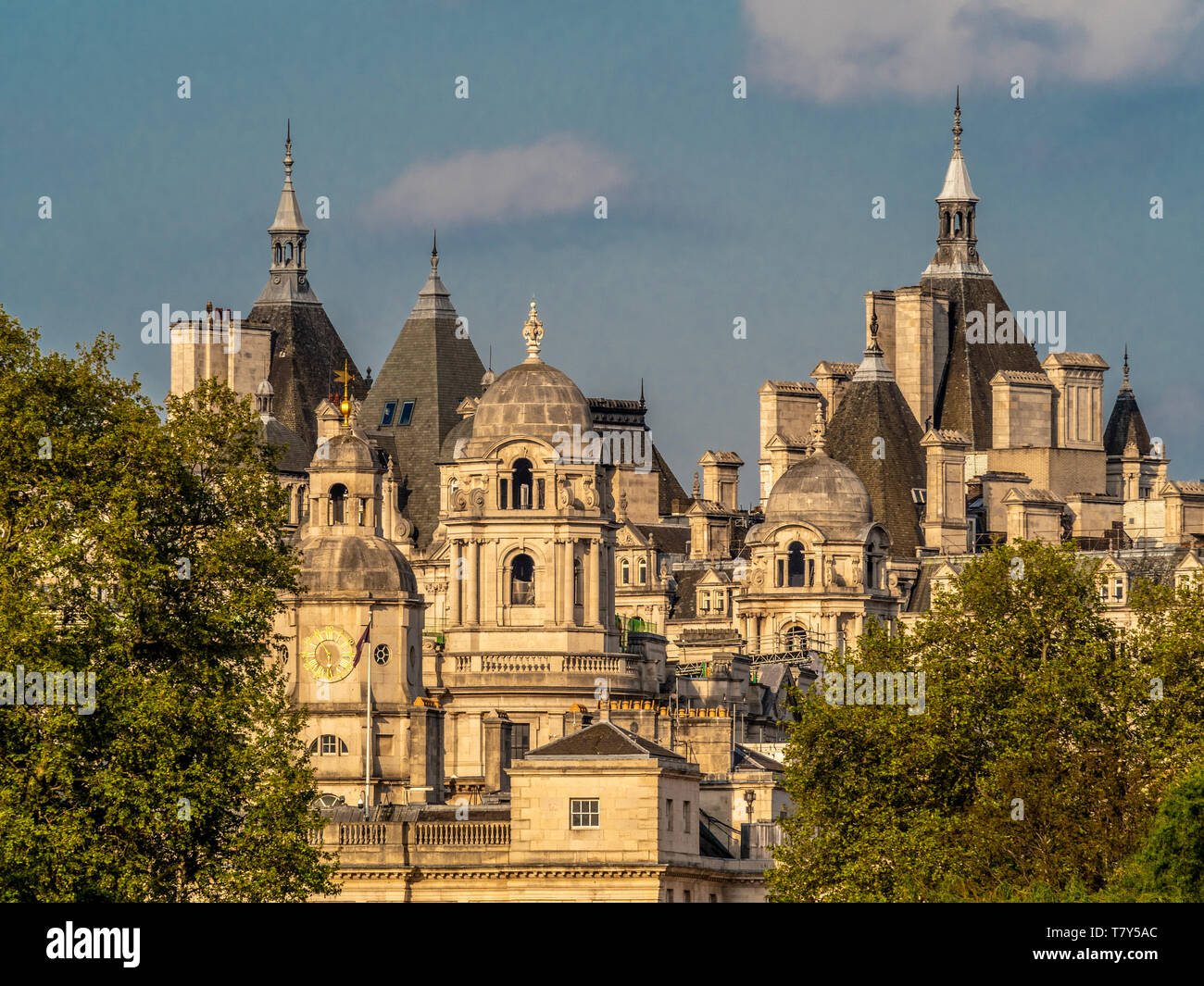 Vista da St James Park verso Horse Guard e Whitehall, London, Regno Unito Foto Stock