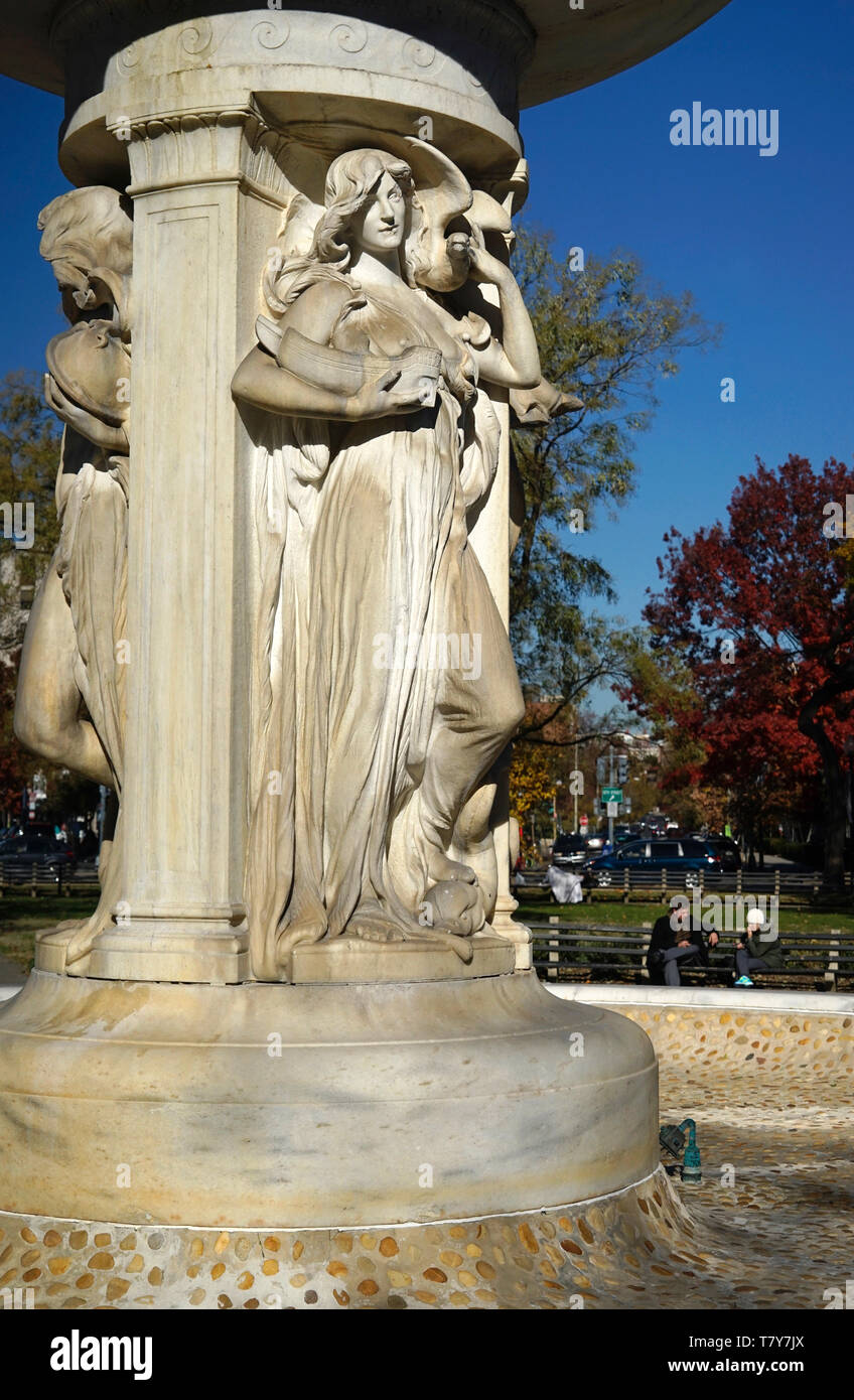 Una chiusa vista di fontana Dupont Circle aka Ammiraglio Samuel Francis Dupont fontana commemorativa.Dupont Circle.D.C.Washington STATI UNITI D'AMERICA Foto Stock