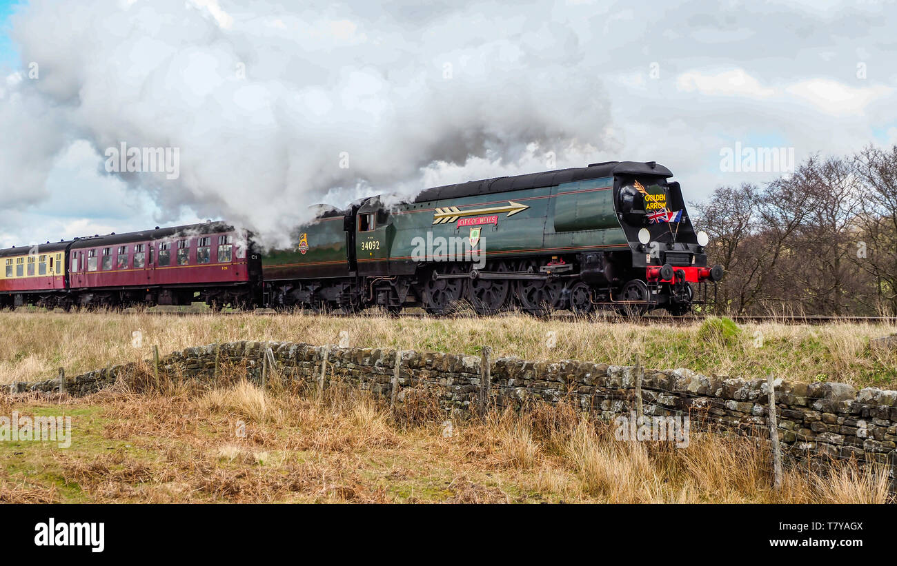 N. 34092 Città di pozzetti (Golden Arrow) a Grosmont Aprile 2019 North Yorkshire Moors Railway Foto Stock