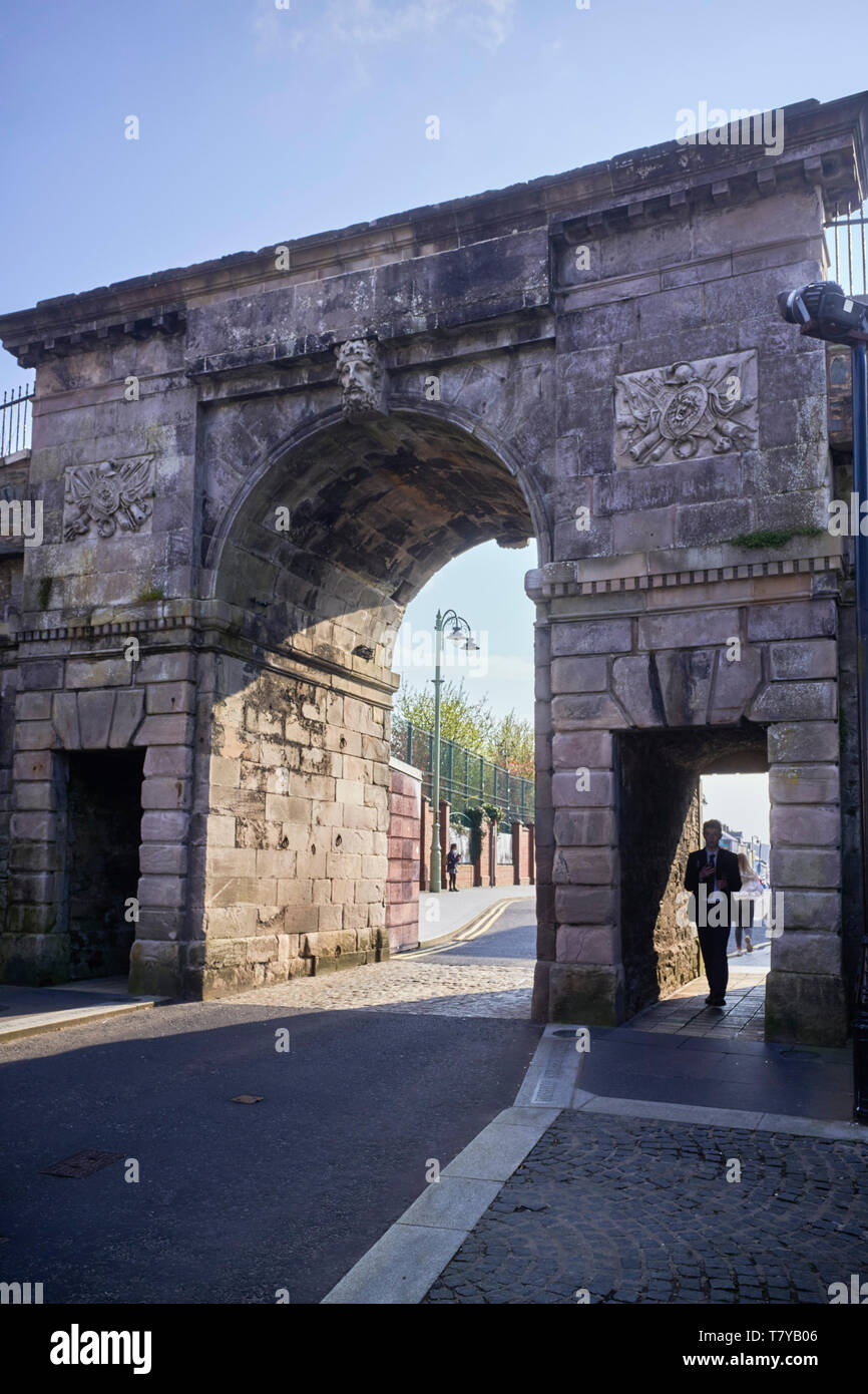 Vescovi cancello su le mura della città di Londonderry, Irlanda del Nord Foto Stock