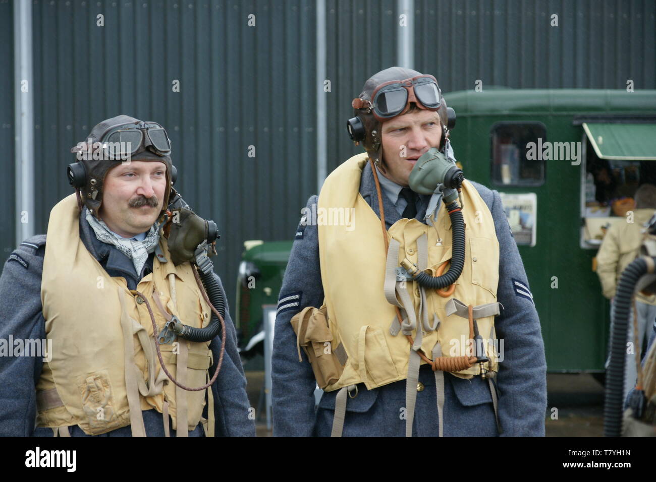 Seconda guerra mondiale bomber equipaggio in un aeroporto in Lincolnshire Foto Stock