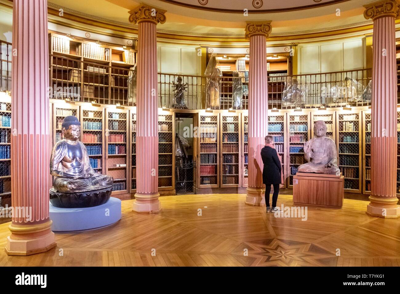Francia, Parigi, Museo Nazionale delle Arti asiatiche Guimet MNAAG abbreviata, la rotonda che contiene la libreria Foto Stock
