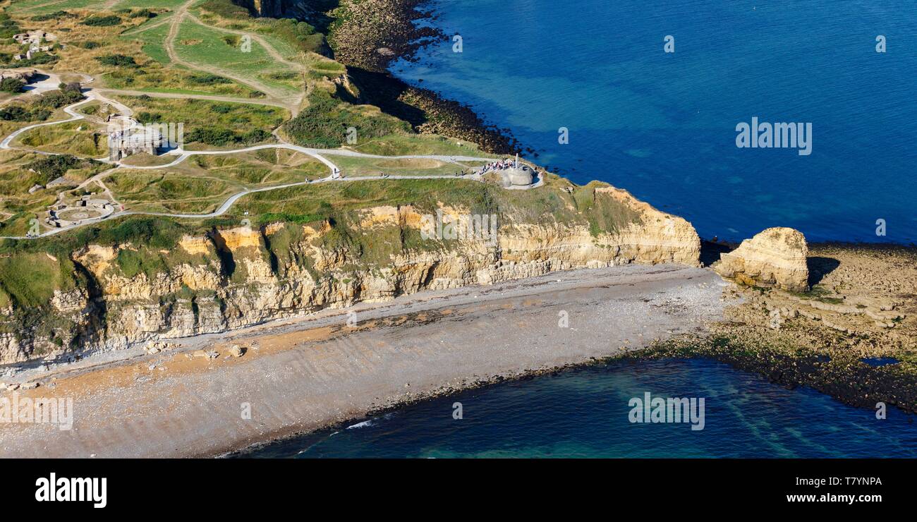 Francia, Calvados, Cricqueville en bessin, Tedesco fortificazione a Pointe du Hoc (vista aerea) Foto Stock