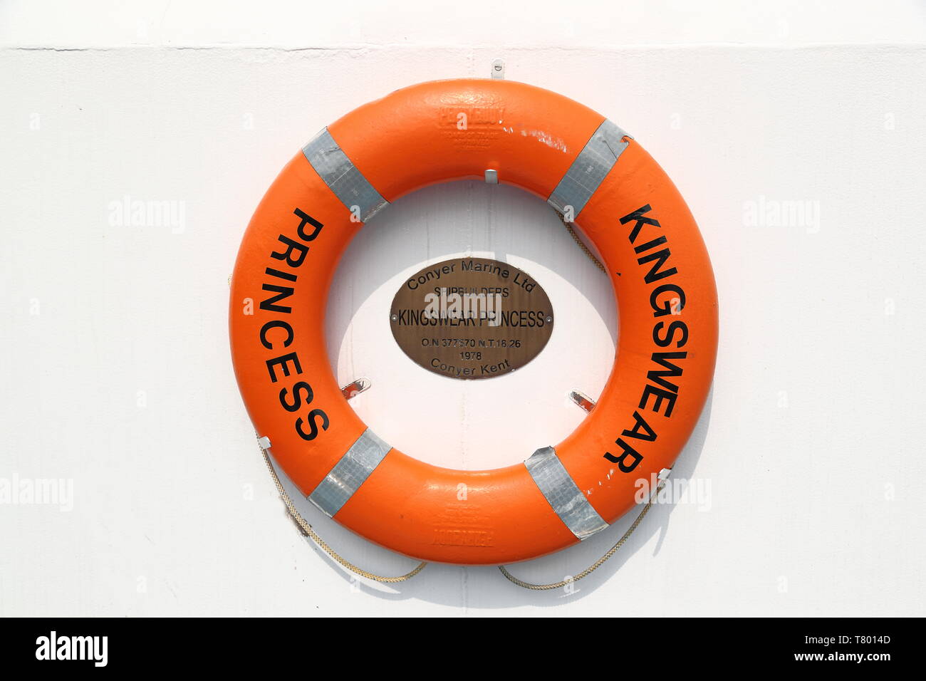 Un salvagente anello sul traghetto passeggeri Principessa Kingswear nel Devon, Regno Unito Foto Stock